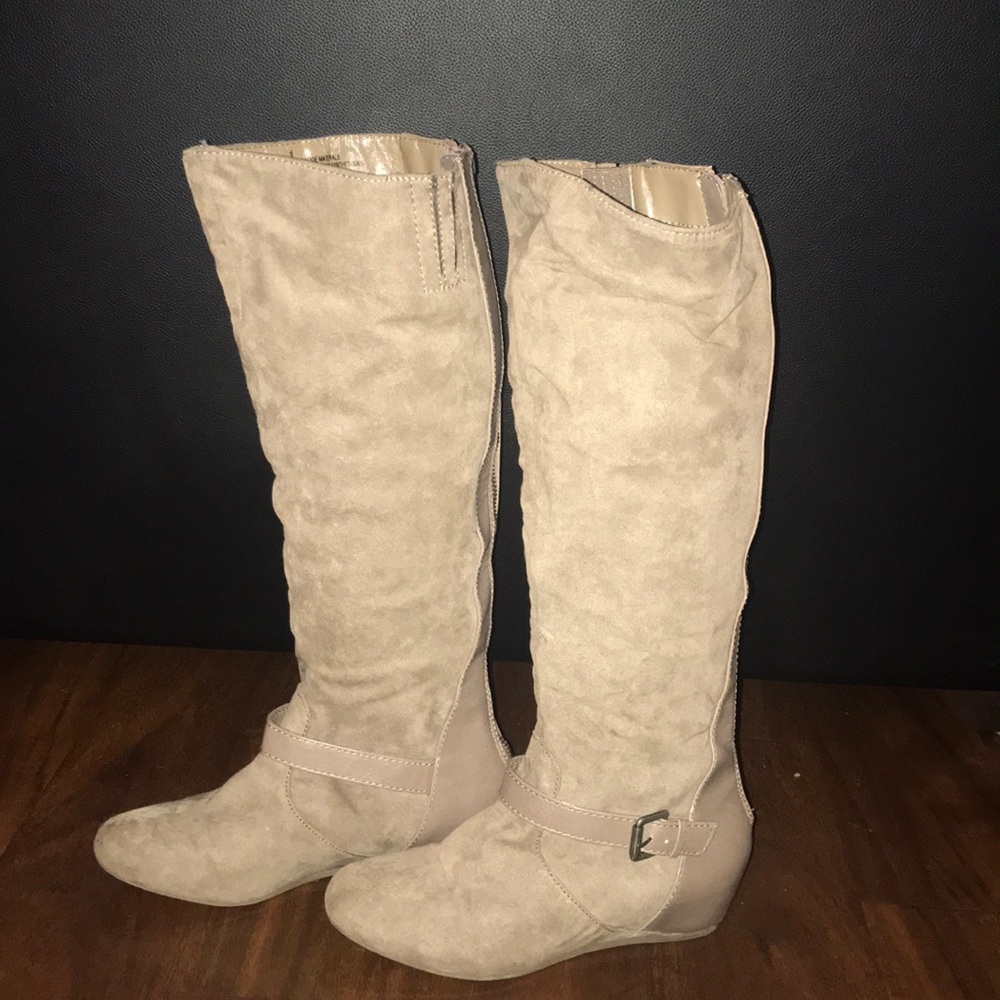 Express tan boots